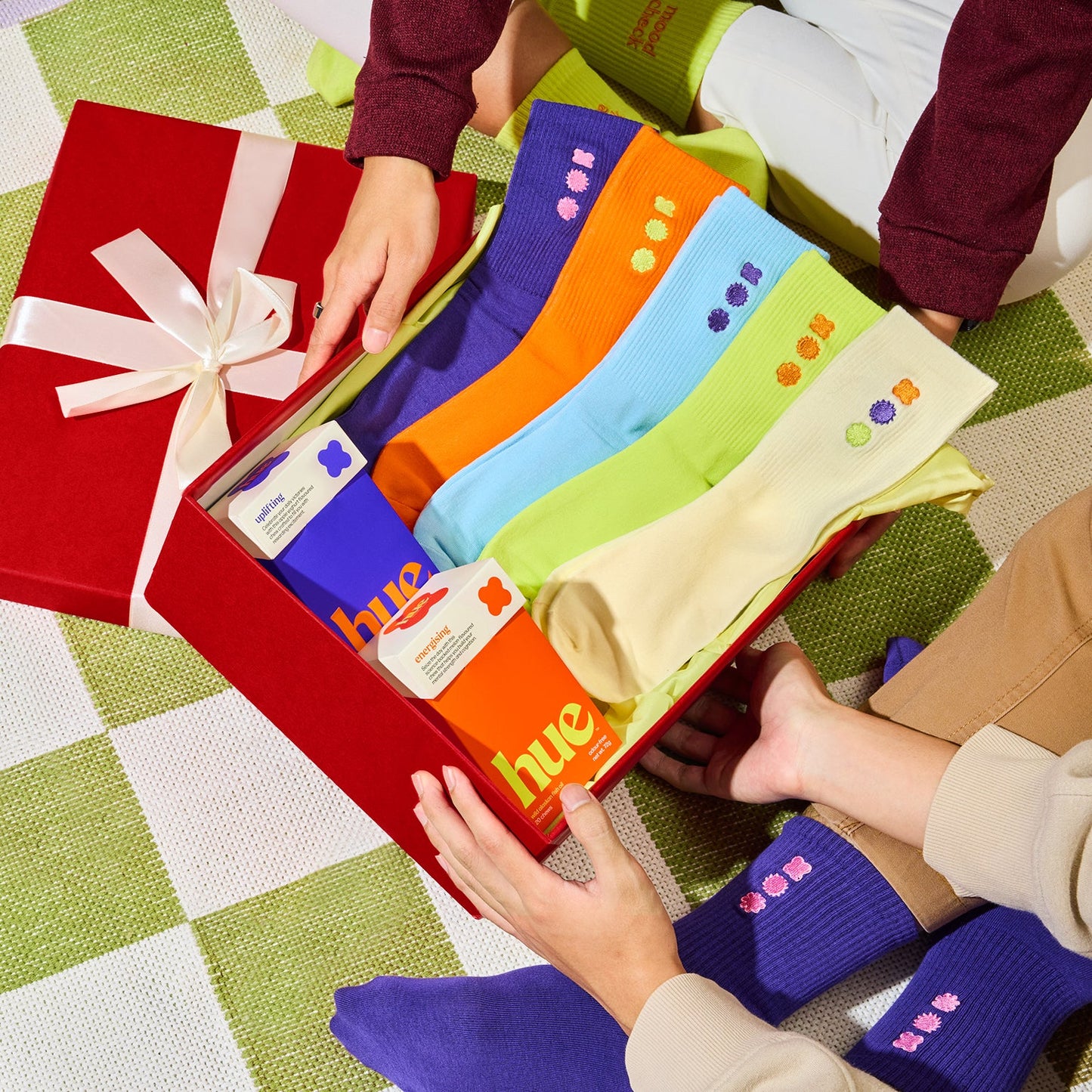 hue mood socks - purple